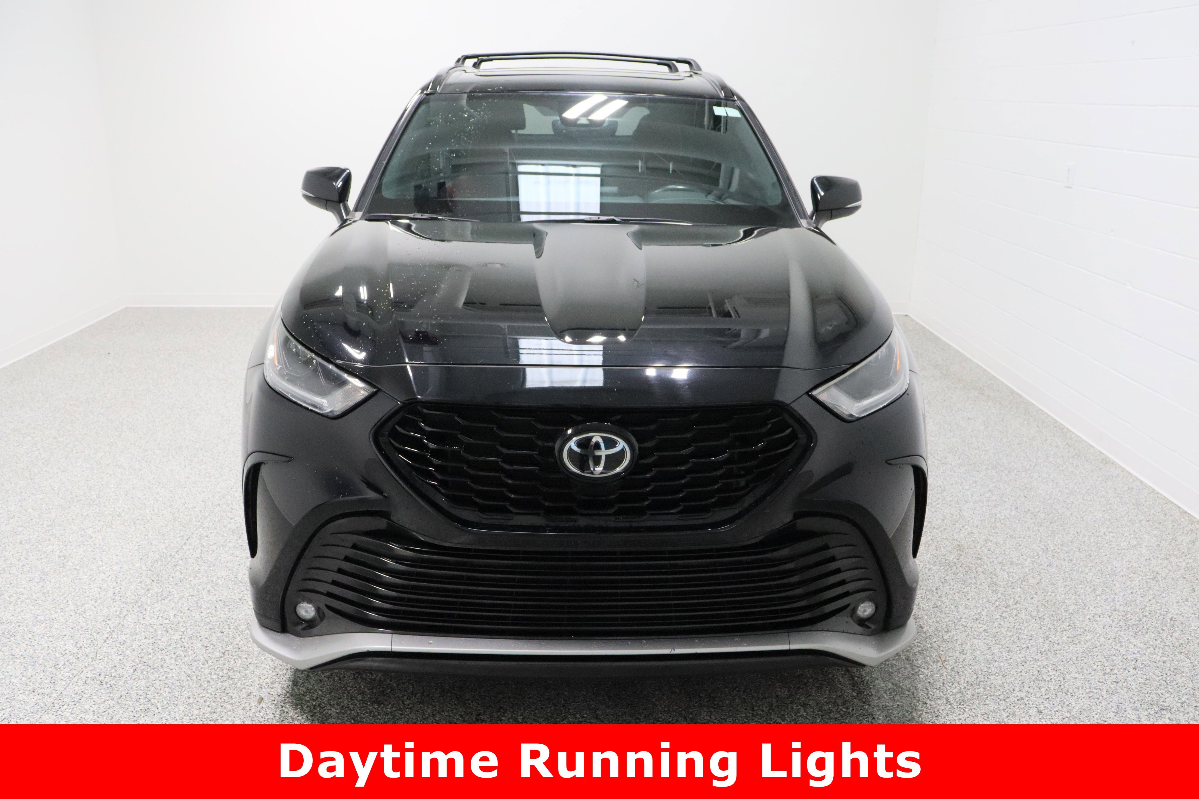 Used 2022 Toyota Highlander XSE image 3