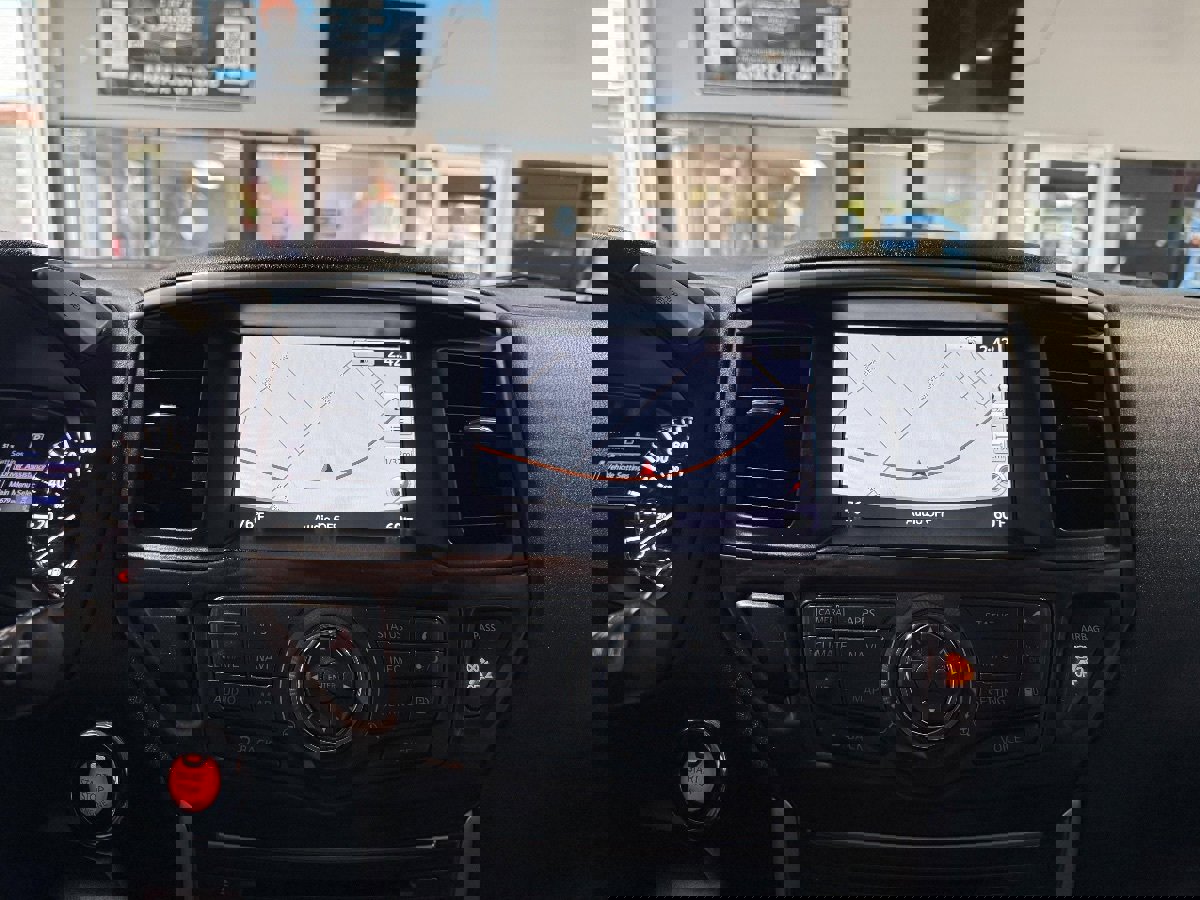 Used 2020 Nissan Pathfinder Platinum FWD image 14