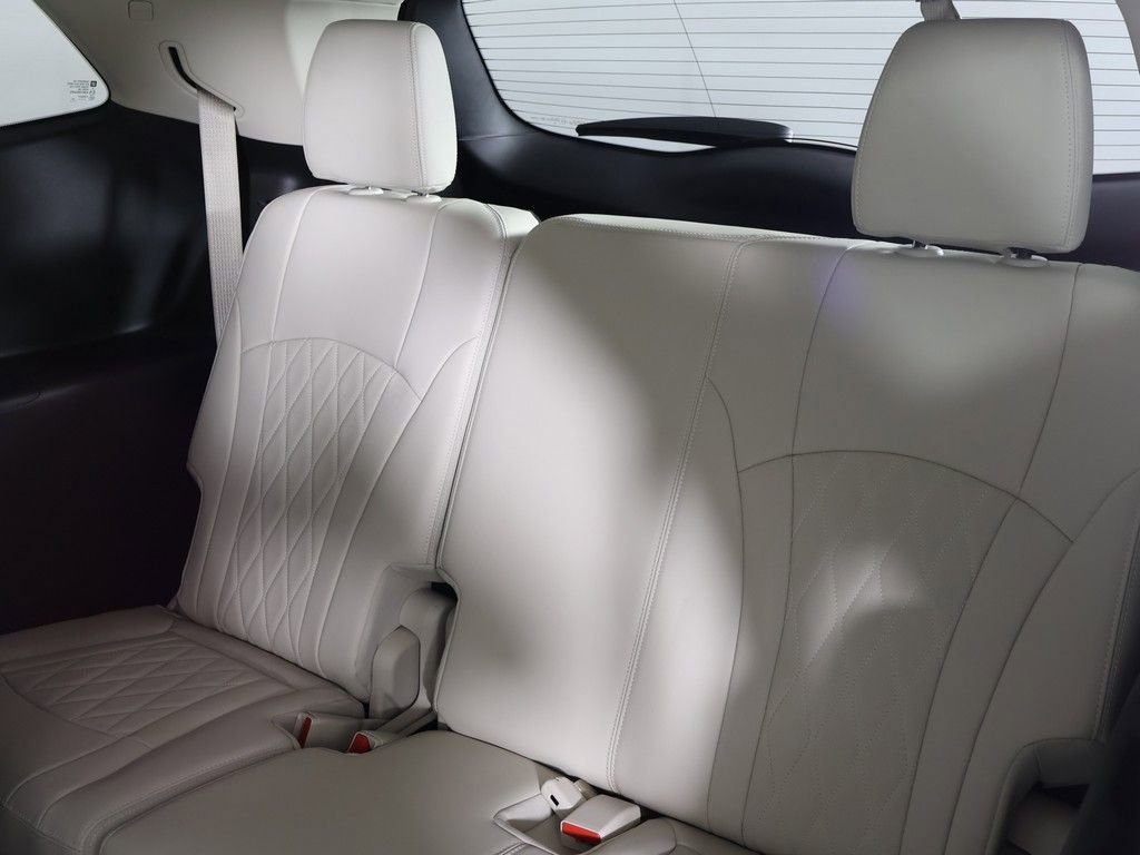 Used 2022 Buick Enclave Avenir w/ Avenir Technology Package image 39