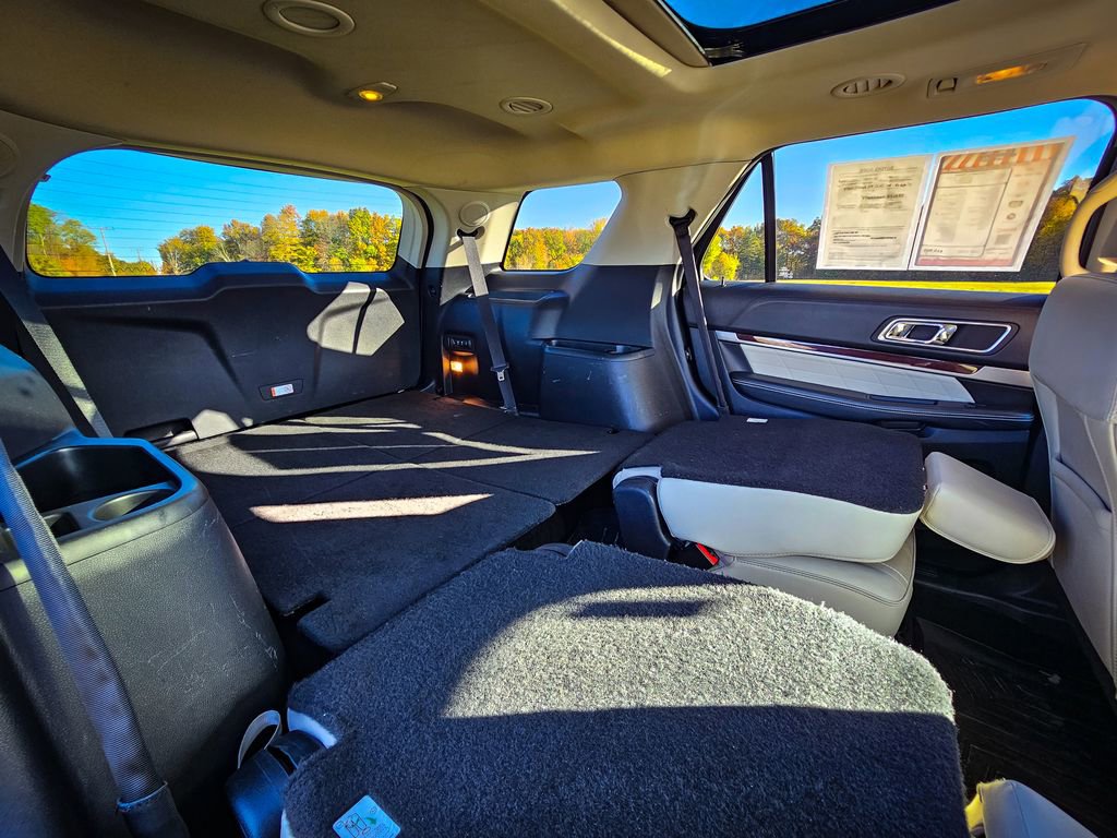 Used 2017 Ford Explorer Platinum image 44
