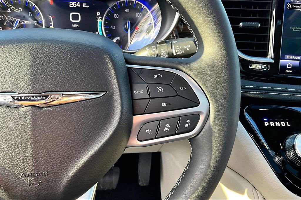 Used 2024 Chrysler Pacifica Limited image 18