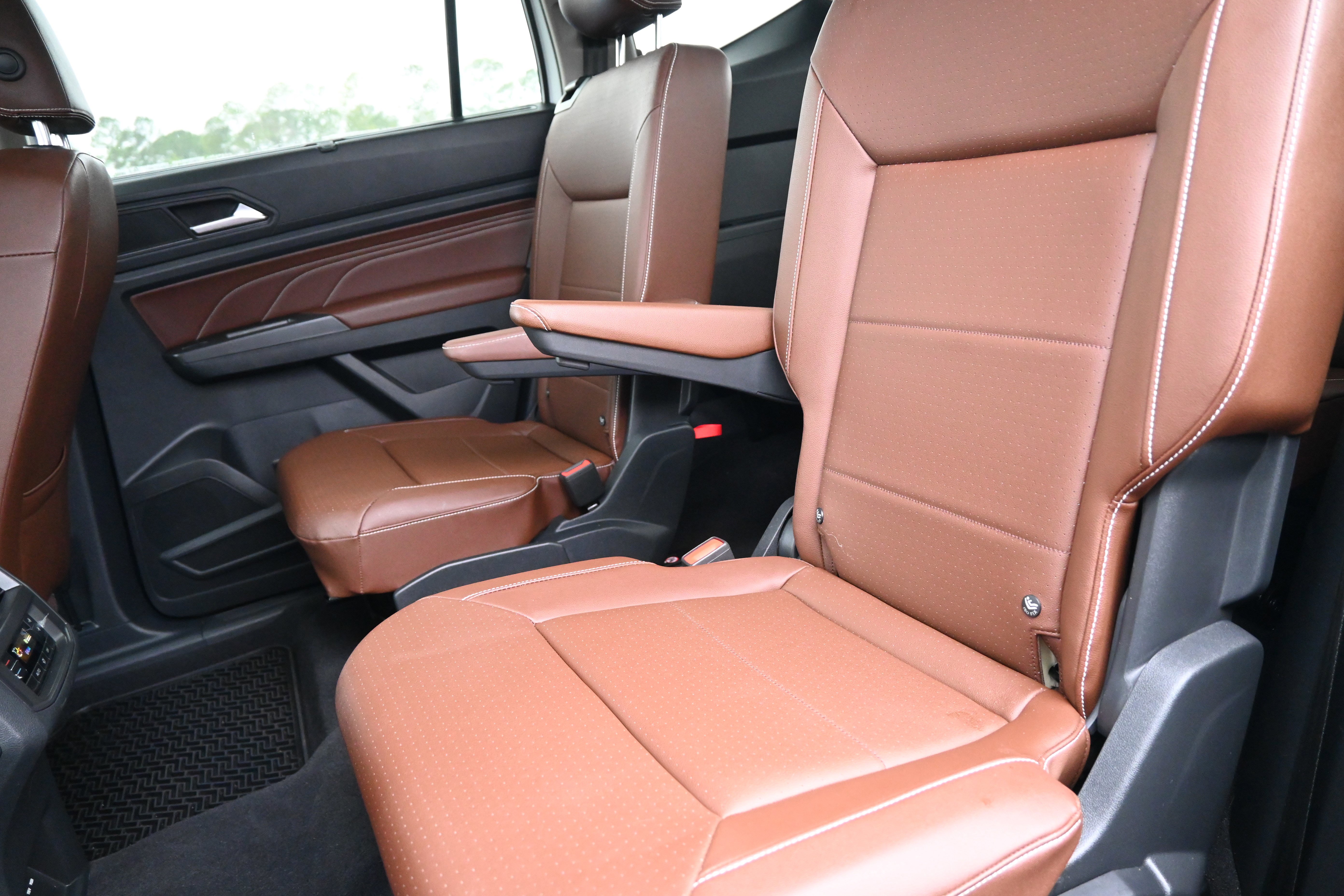 Used 2023 Volkswagen Atlas SEL R-Line image 30