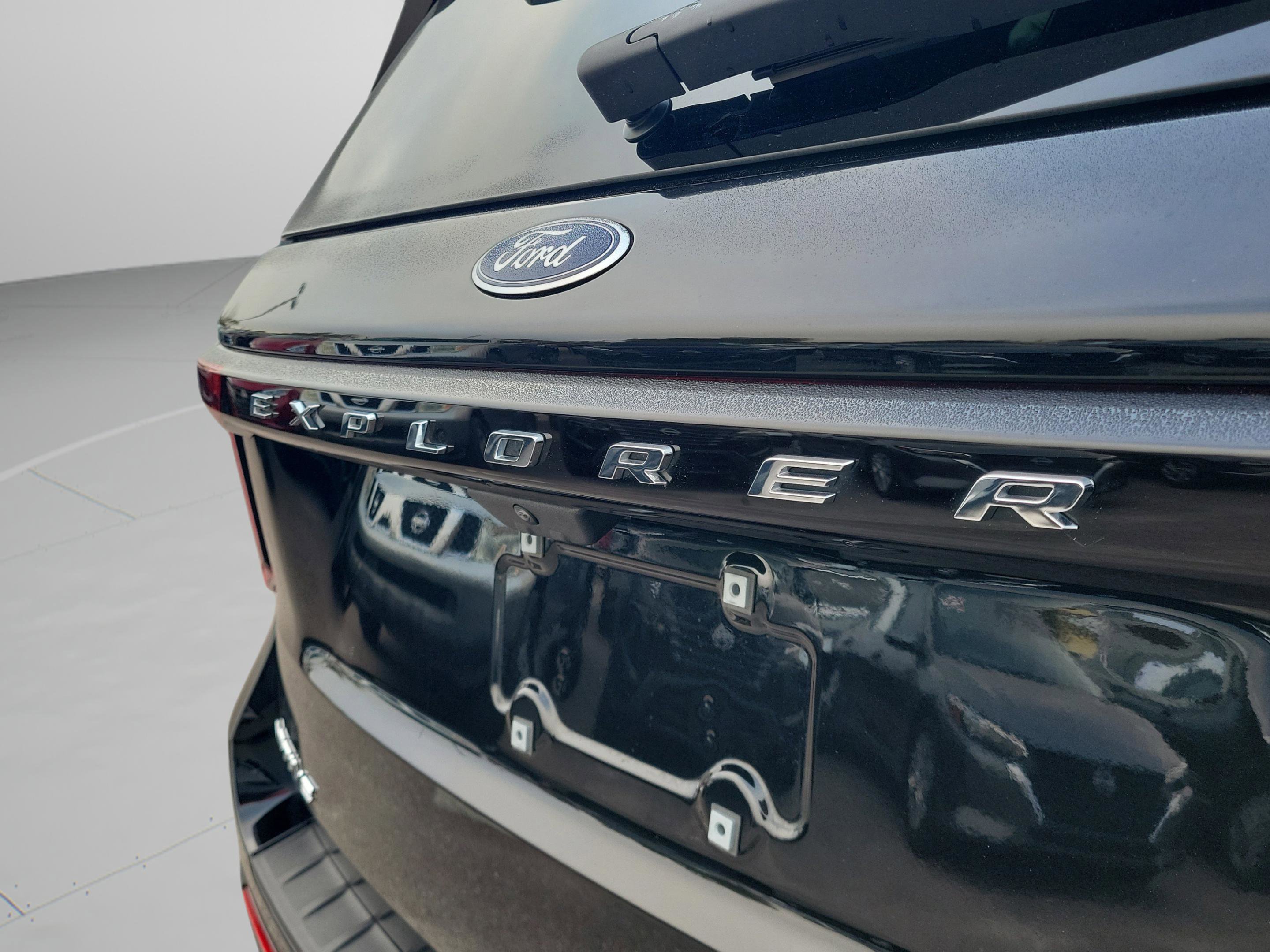 Used 2025 Ford Explorer Active w/ Active Comfort Package image 8