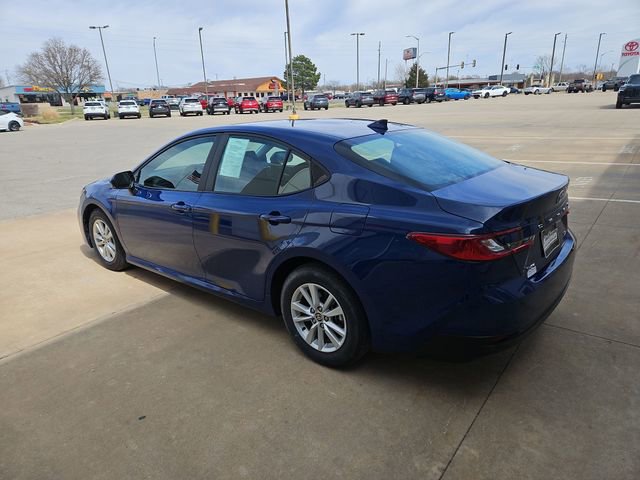 Used 2025 Toyota Camry LE image 3