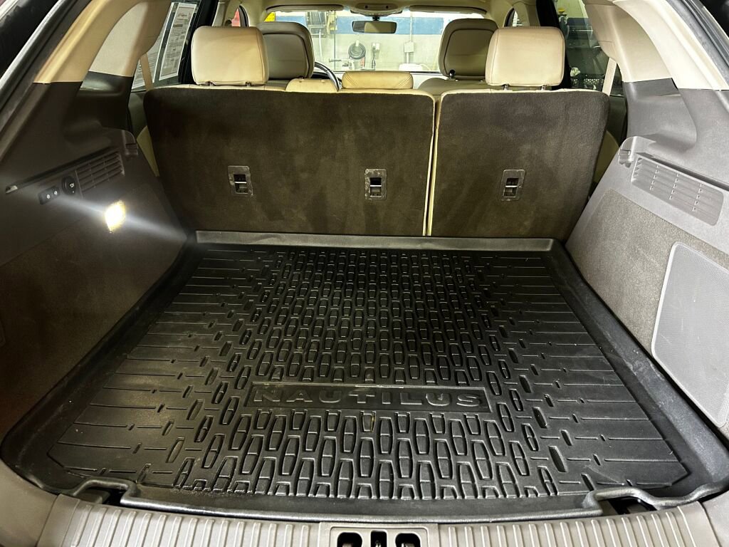 Used 2020 Lincoln Nautilus Reserve image 24