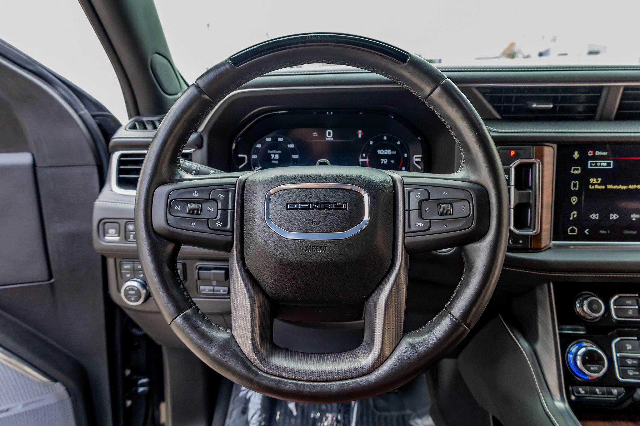 Used 2024 GMC Yukon Denali Ultimate AWD/4WD image 19