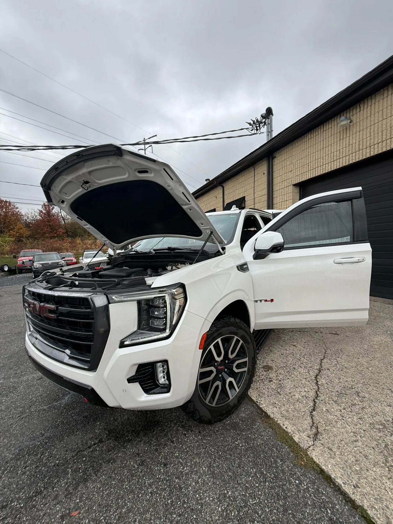 Used 2021 GMC Yukon AT4 w/ AT4 Premium Package image 23