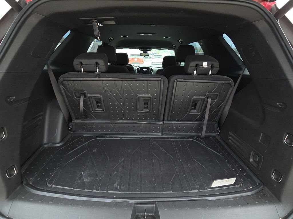 Used 2023 Chevrolet Traverse LT image 16