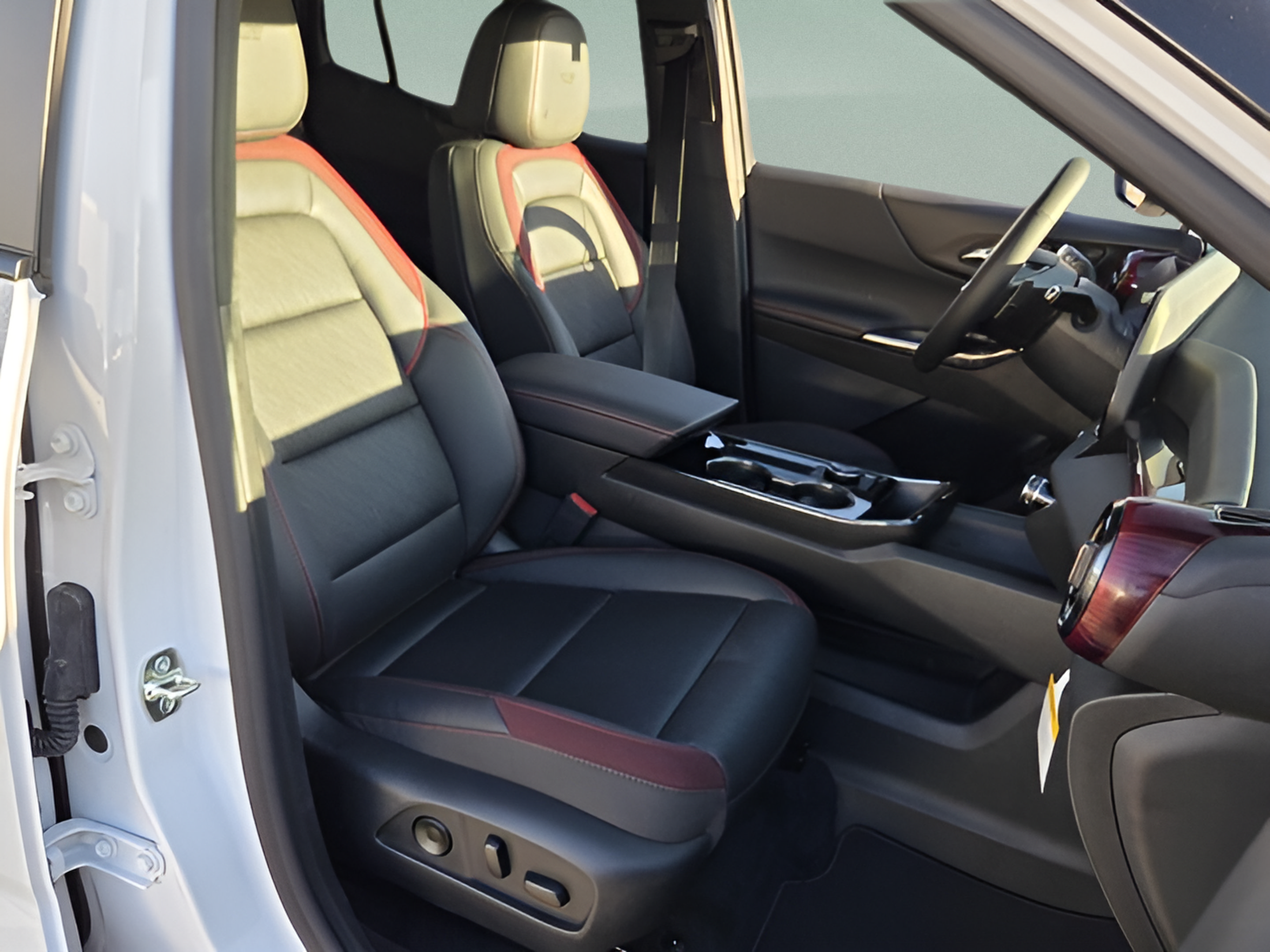 New 2027 Chevrolet Equinox RS w/ Safety and Technology Package FWD image 15