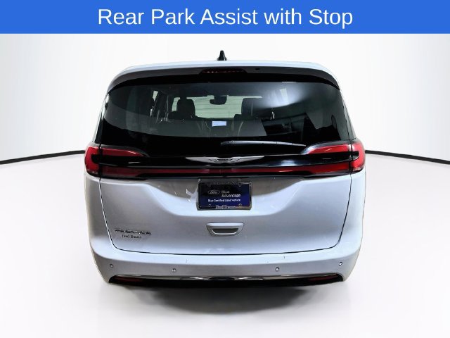 Used 2024 Chrysler Pacifica Touring-L FWD image 9