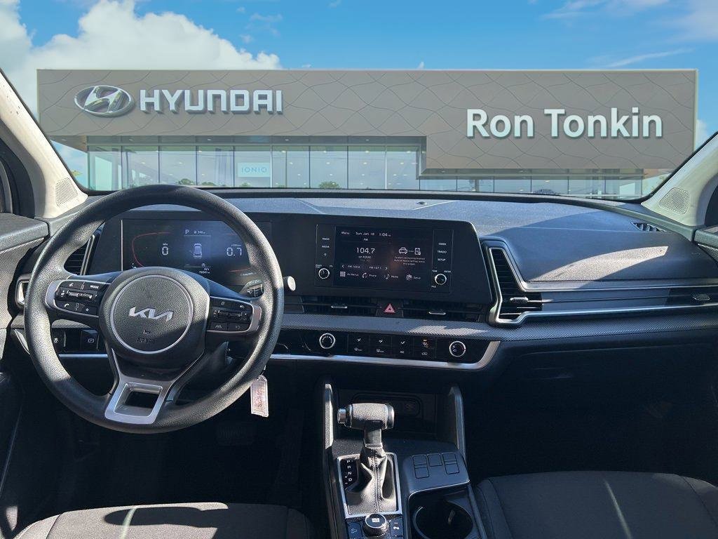 Used 2023 Kia Sportage LX image 18