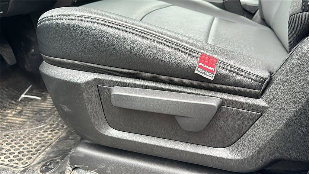 New 2023 RAM 3500 Tradesman w/ Chrome Appearance Group image 21