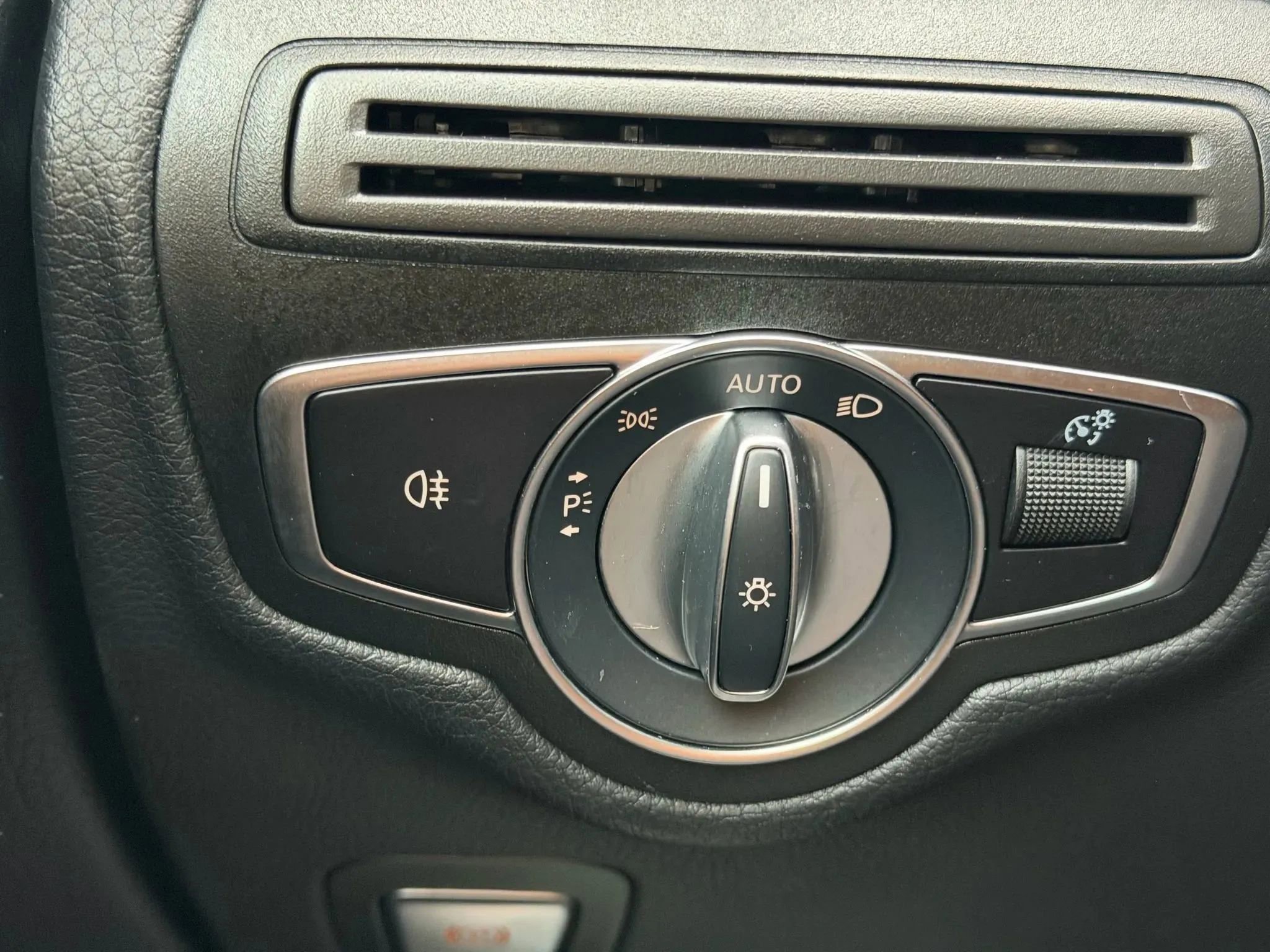 Used 2021 Mercedes-Benz GLC 300 4MATIC image 45