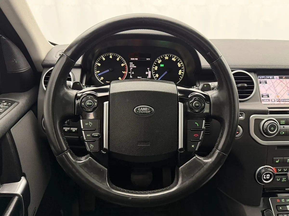 Used 2016 Land Rover LR4 HSE Silver Edition AWD/4WD image 11