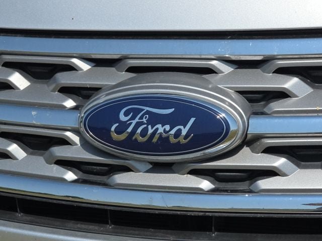 Used 2019 Ford Explorer Limited w/ Class III Trailer Tow Package FWD image 9