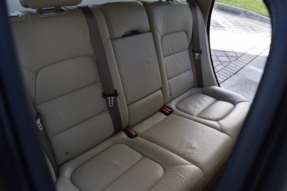 Used 2011 Volvo XC70 3.2 w/ Premium Pkg image 46