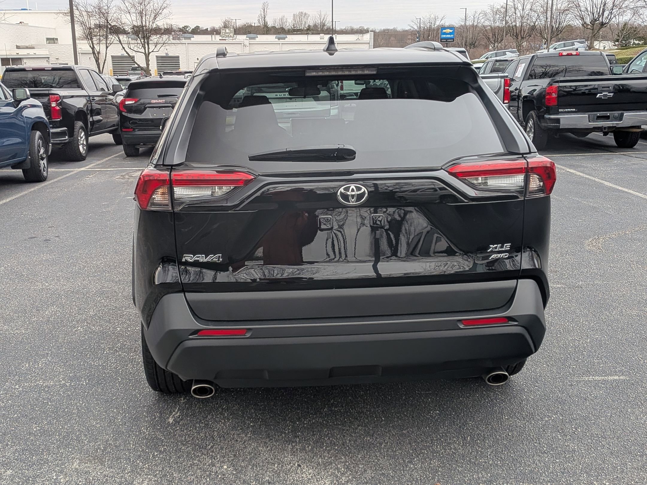 Used 2023 Toyota RAV4 XLE Premium image 8