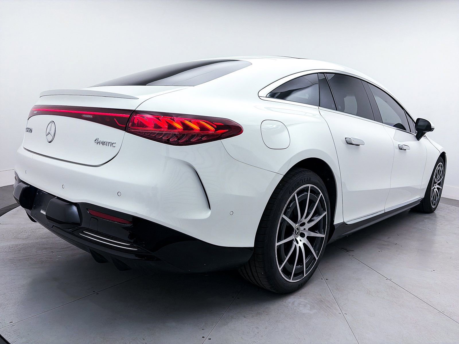 Used 2022 Mercedes-Benz EQS 580 4MATIC Sedan image 18