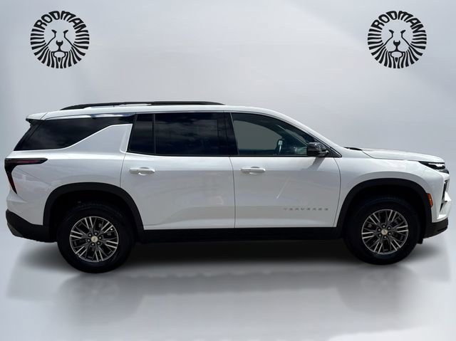 Used 2025 Chevrolet Traverse LT image 4