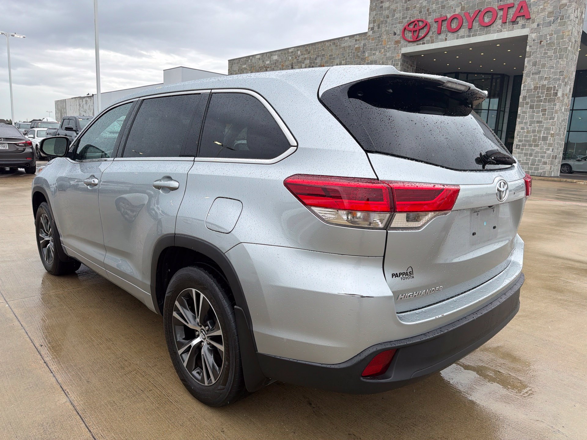 Used 2018 Toyota Highlander Plus AWD/4WD image 5