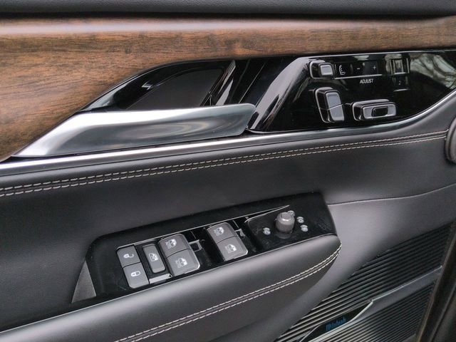 Used 2023 Jeep Grand Wagoneer L 4WD image 13