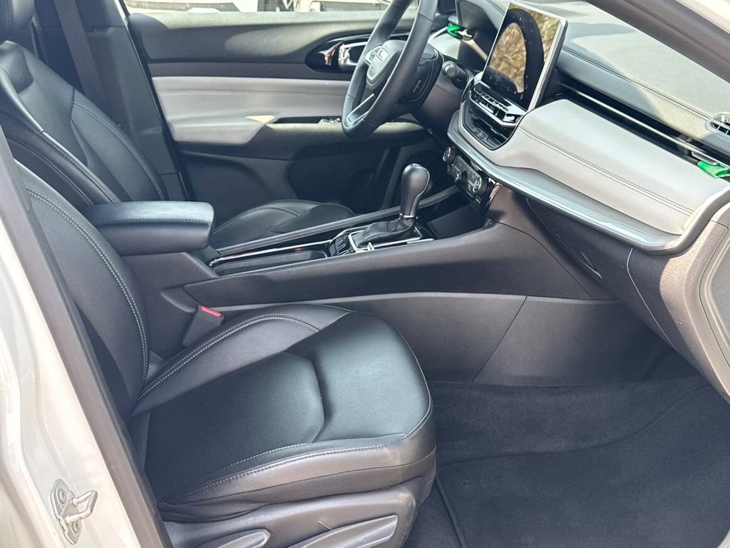 Used 2025 Jeep Compass Limited image 13