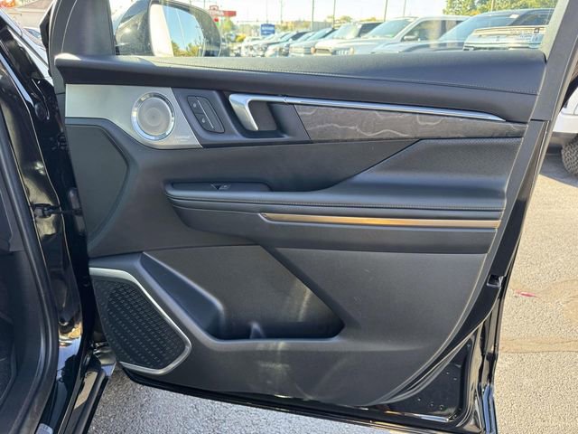 Used 2025 Buick Enclave Avenir w/ Super Cruise Package image 6