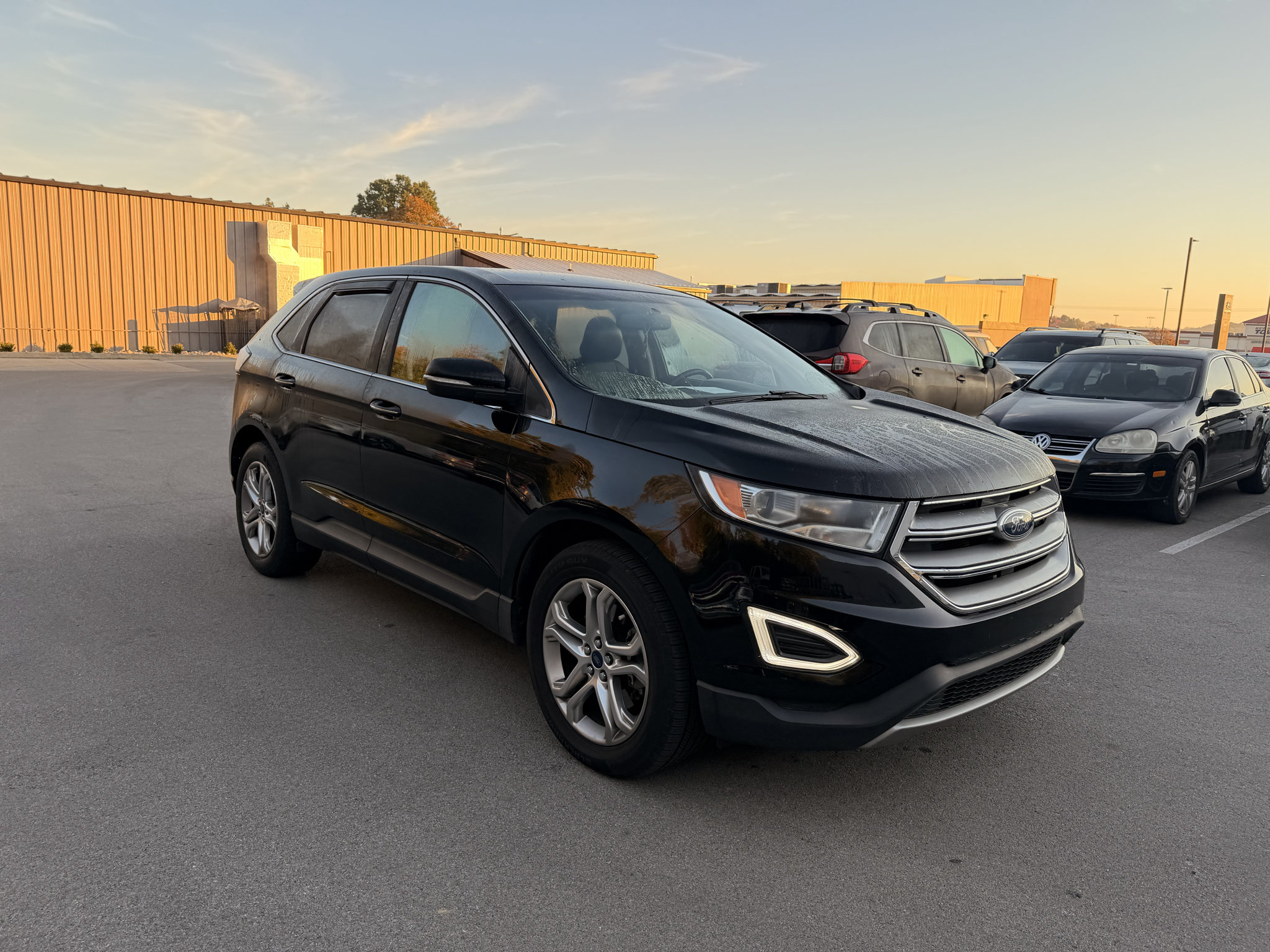 Used 2018 Ford Edge Titanium FWD image 3
