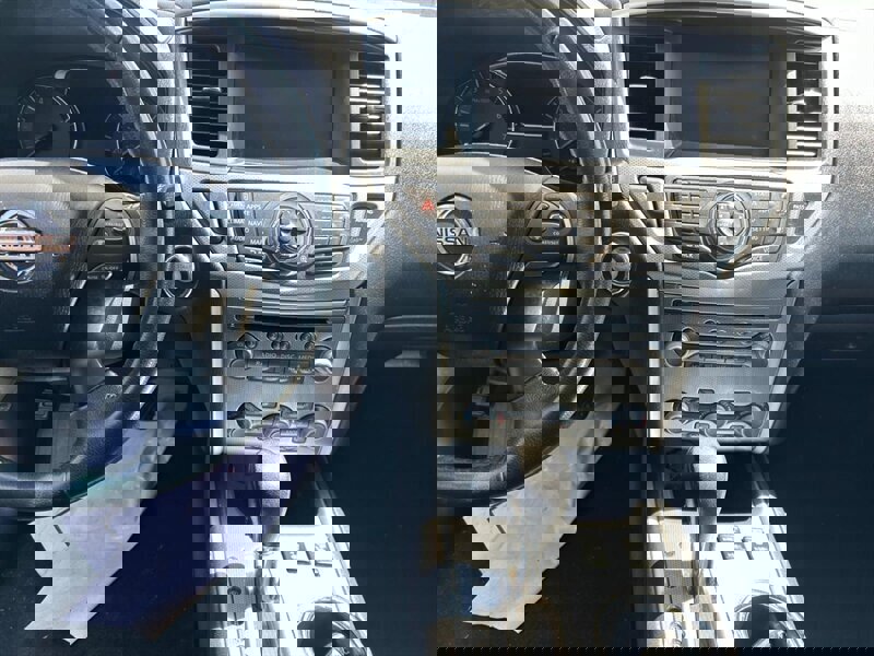 Used 2018 Nissan Pathfinder SL image 24