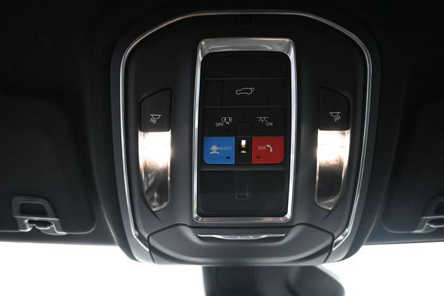 Used 2025 Jeep Grand Cherokee Altitude AWD/4WD image 24