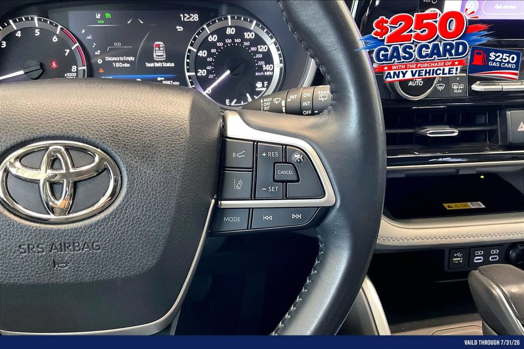 Used 2023 Toyota Highlander XLE AWD/4WD image 19