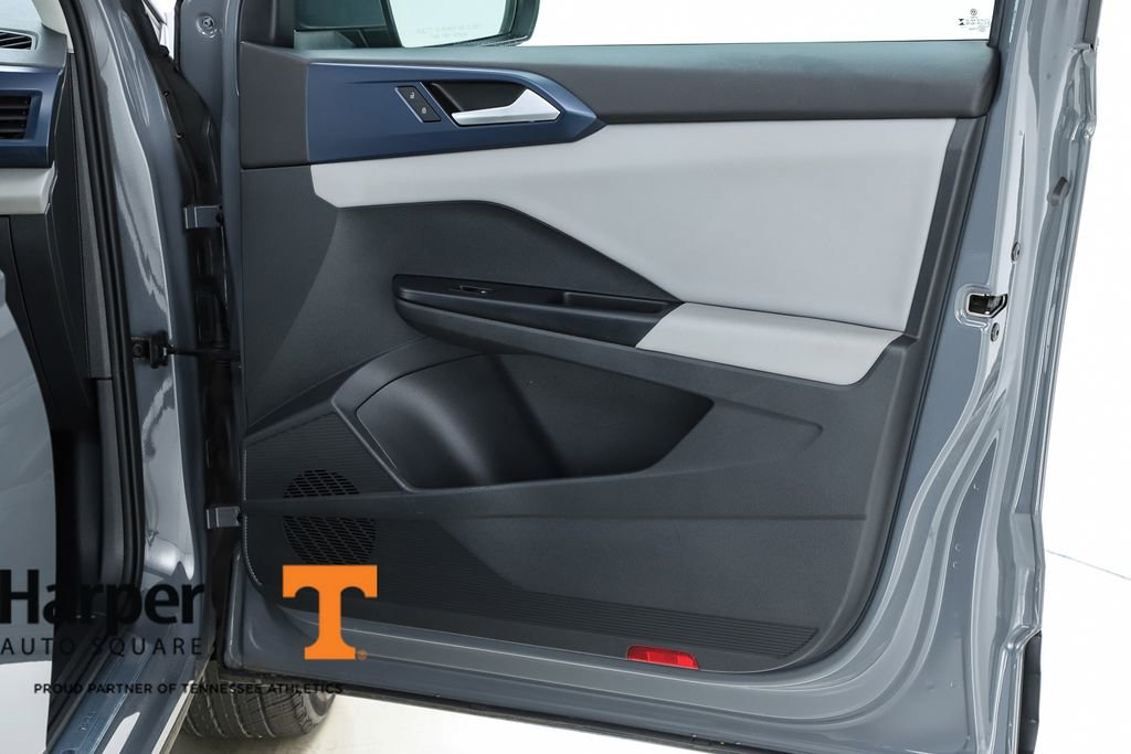 Used 2023 Volkswagen Taos SE w/ Panoramic Sunroof Package FWD image 31