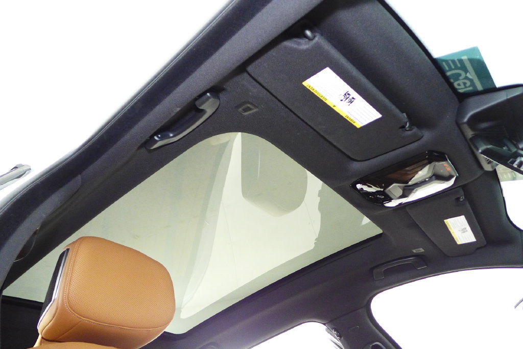 Certified 2024 BMW 740i w/ Premium Package RWD image 18