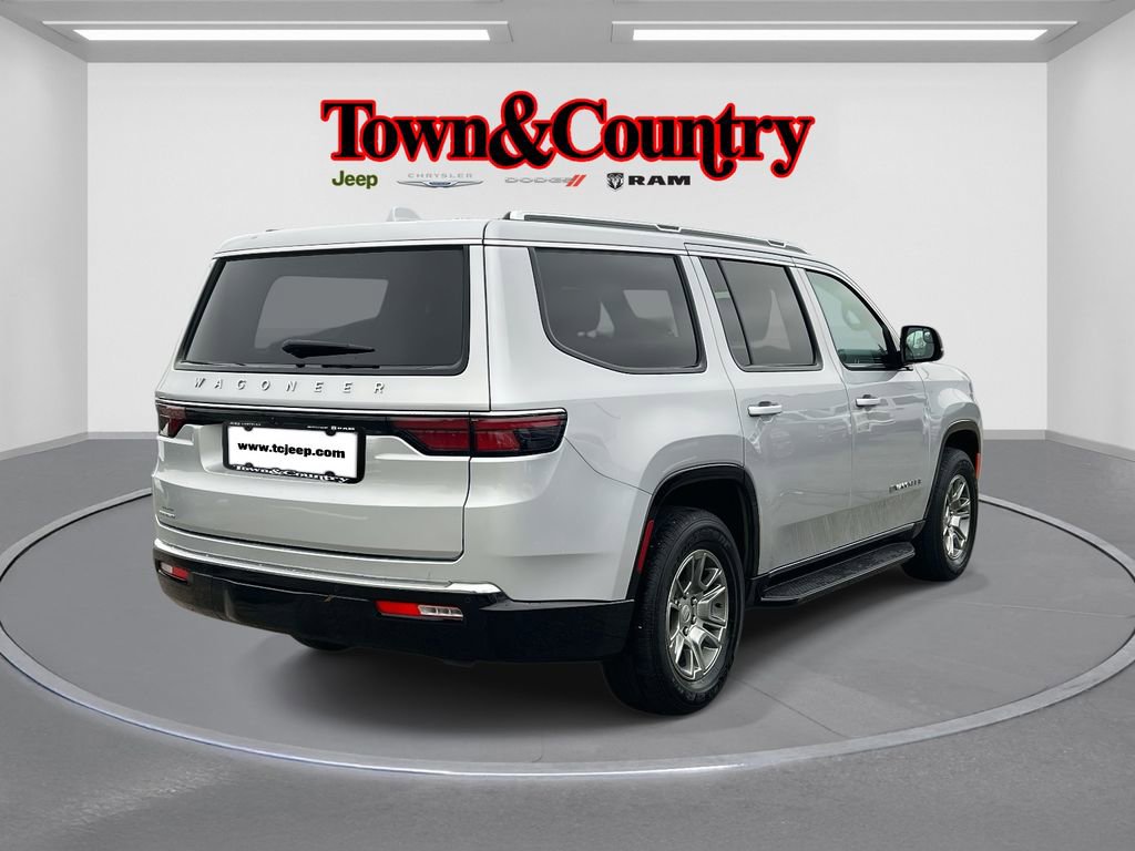 Used 2023 Jeep Wagoneer 4WD image 5