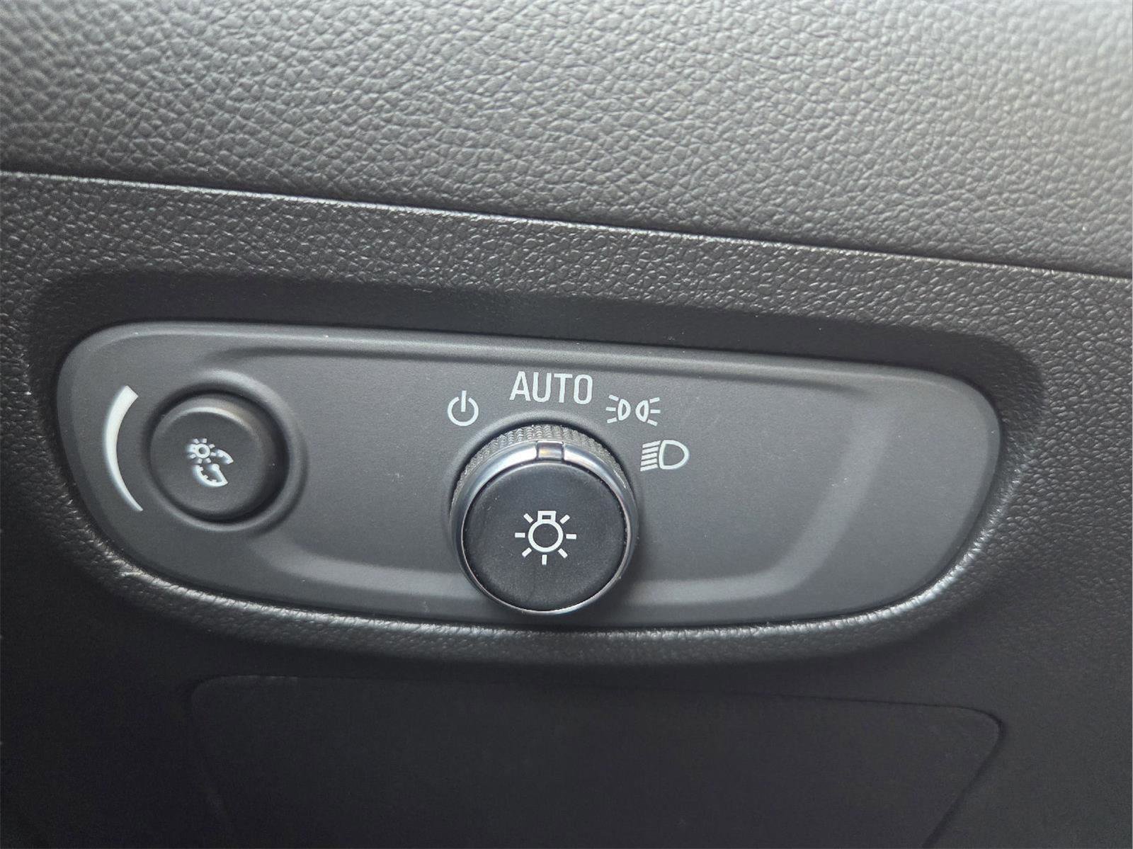 Used 2026 Buick Encore GX Avenir w/ Avenir Technology Package image 64