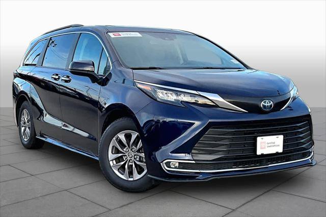 Certified 2024 Toyota Sienna XLE FWD image 3