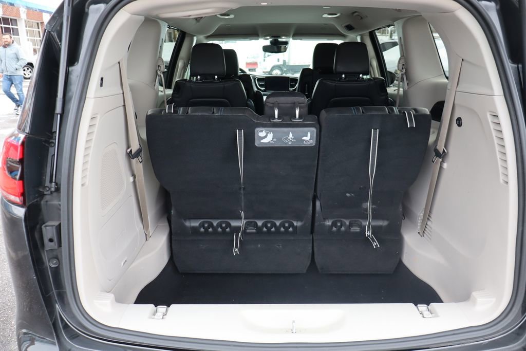 Used 2021 Chrysler Pacifica Touring-L w/ Uconnect Theater Family Group image 36