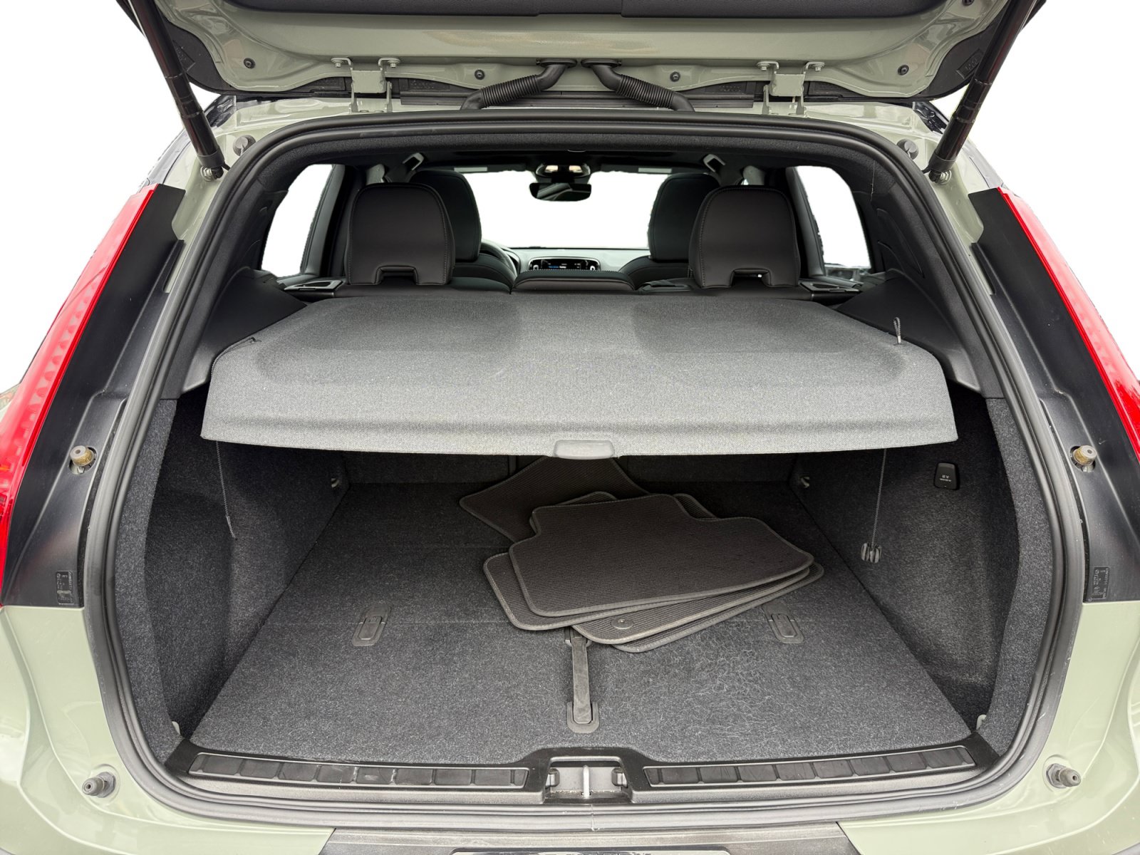 Used 2023 Volvo XC40 Recharge Plus AWD/4WD image 17