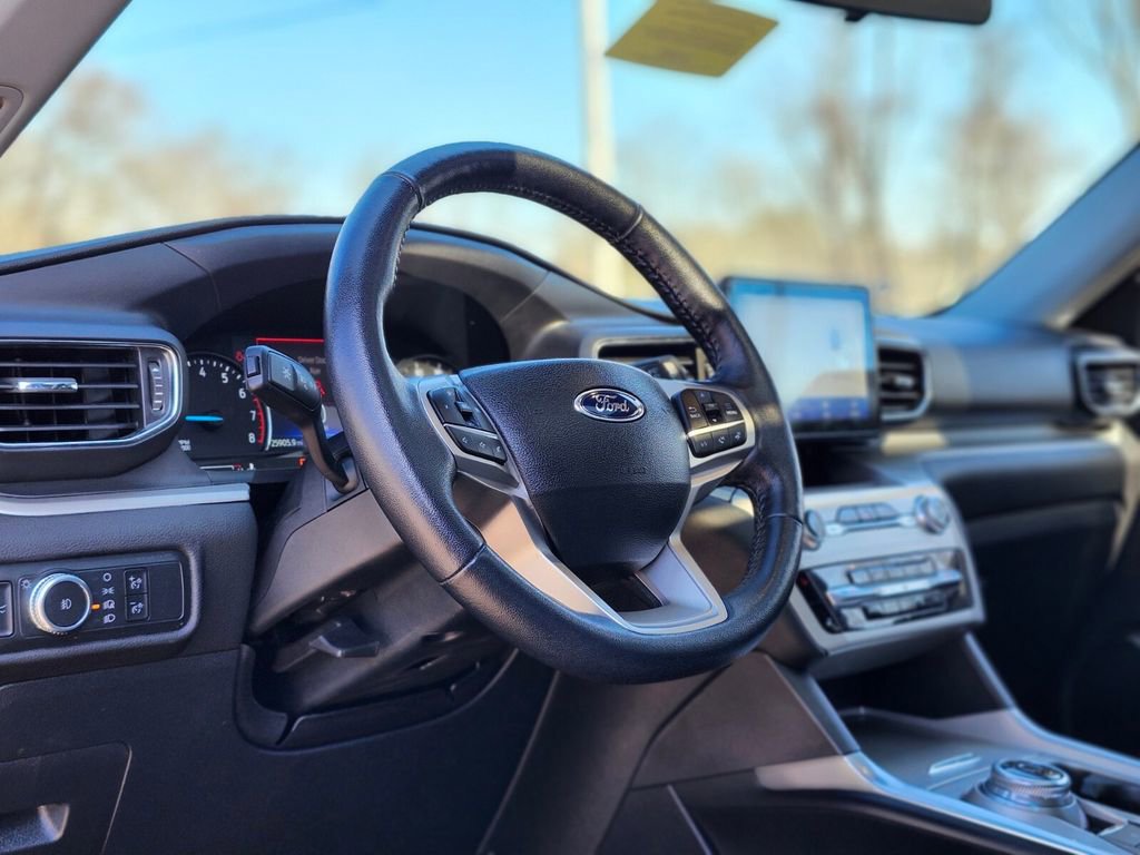 Certified 2022 Ford Explorer XLT w/ Equipment Group 202A image 21