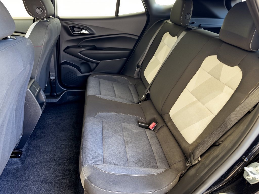 Certified 2025 Chevrolet Trax RS w/ Sunroof Package FWD image 25