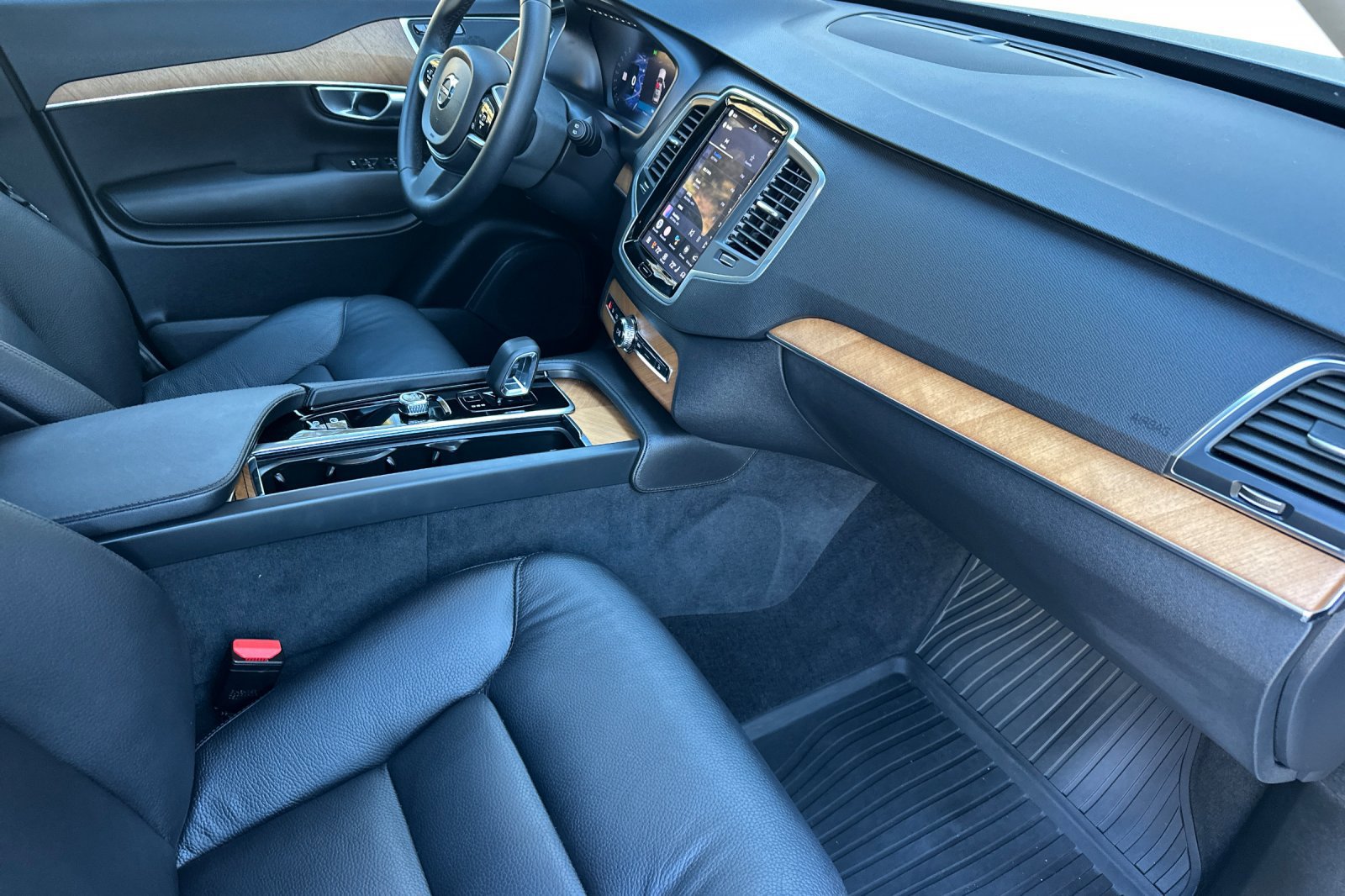 Certified 2024 Volvo XC90 T8 Core w/ Protection Package Premier image 18