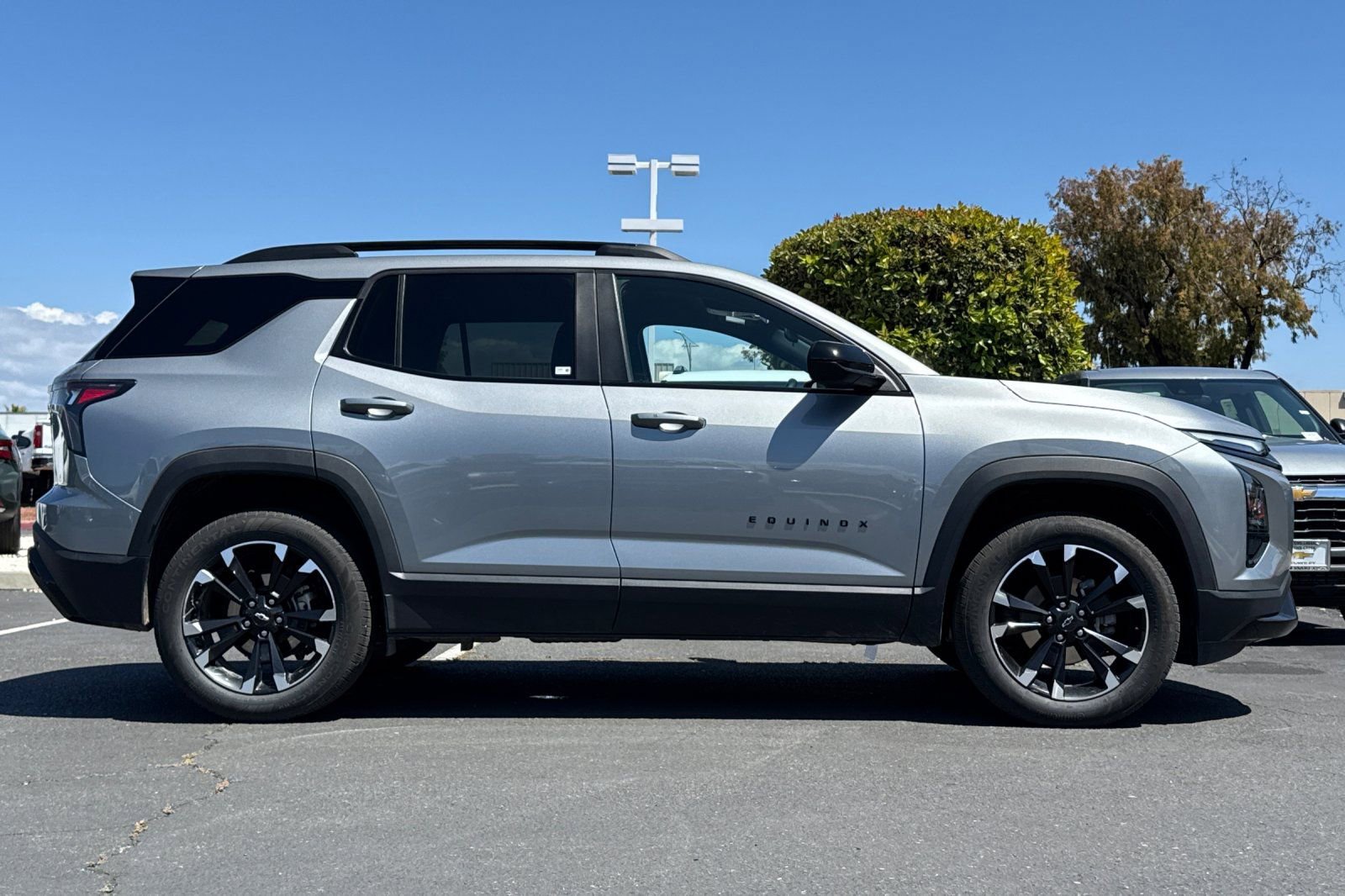 Used 2025 Chevrolet Equinox RS AWD/4WD image 4