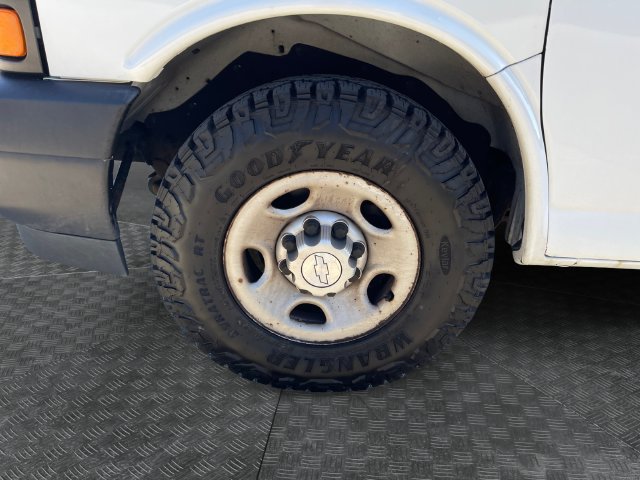 Used 2018 Chevrolet Express 2500 RWD image 14