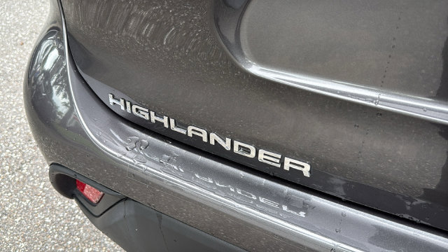 Used 2023 Toyota Highlander XLE FWD image 7