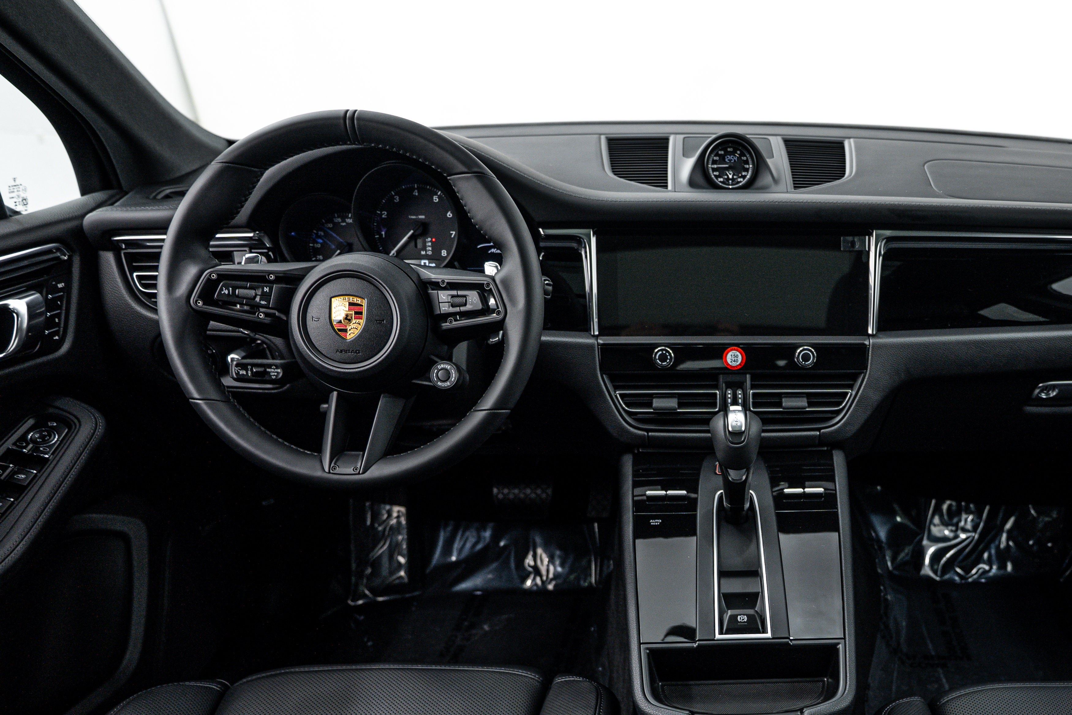 Certified 2026 Porsche Macan AWD/4WD image 13