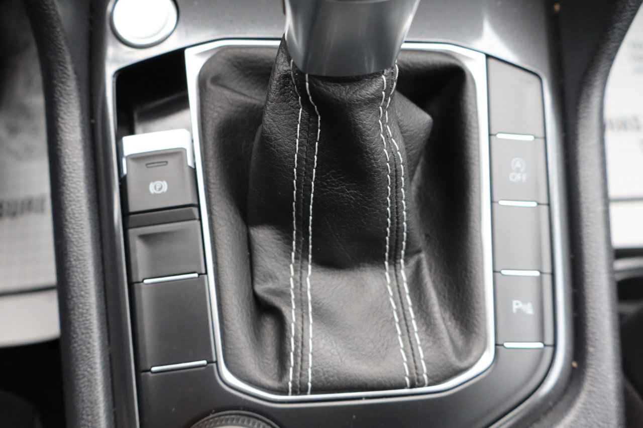 Used 2023 Volkswagen Tiguan SE R-Line image 16