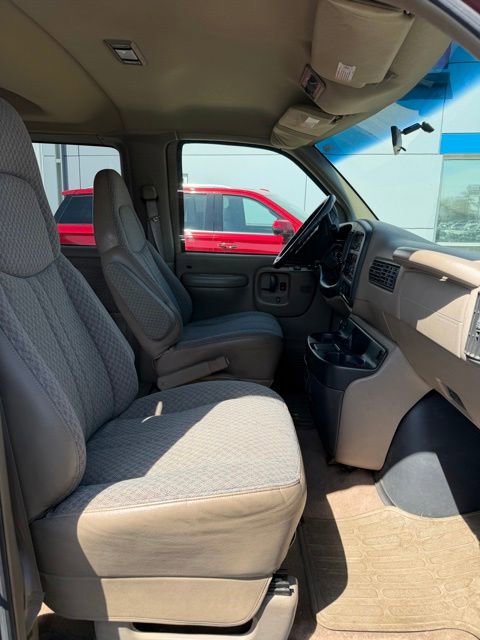 Used 1997 Chevrolet Express 1500 Passenger w/ Preferred Equipment Group RWD image 6