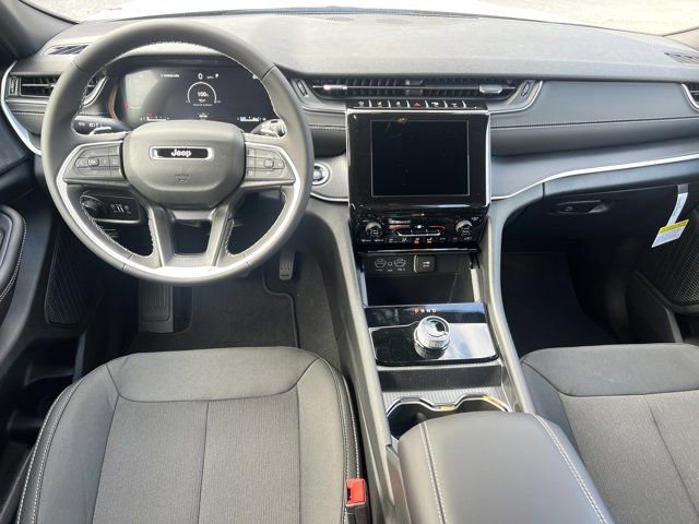 New 2025 Jeep Grand Cherokee Laredo image 17