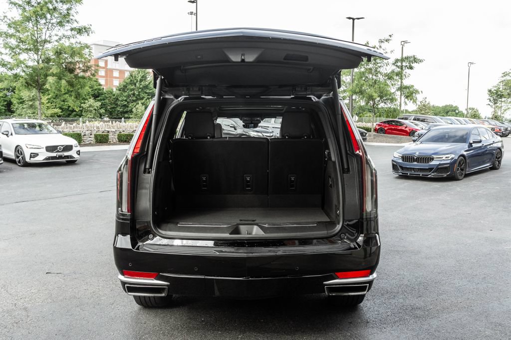Used 2023 Cadillac Escalade Premium Luxury AWD/4WD image 34