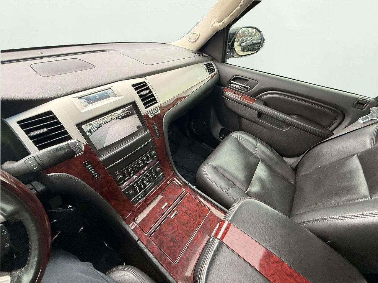 Used 2011 Cadillac Escalade Luxury AWD/4WD image 20